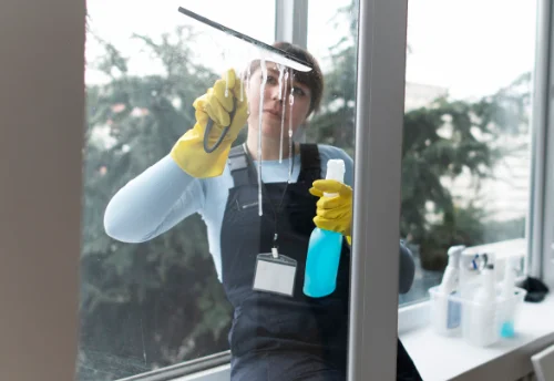 Nettoyage de vitres intérieures et extérieures à Aigurande